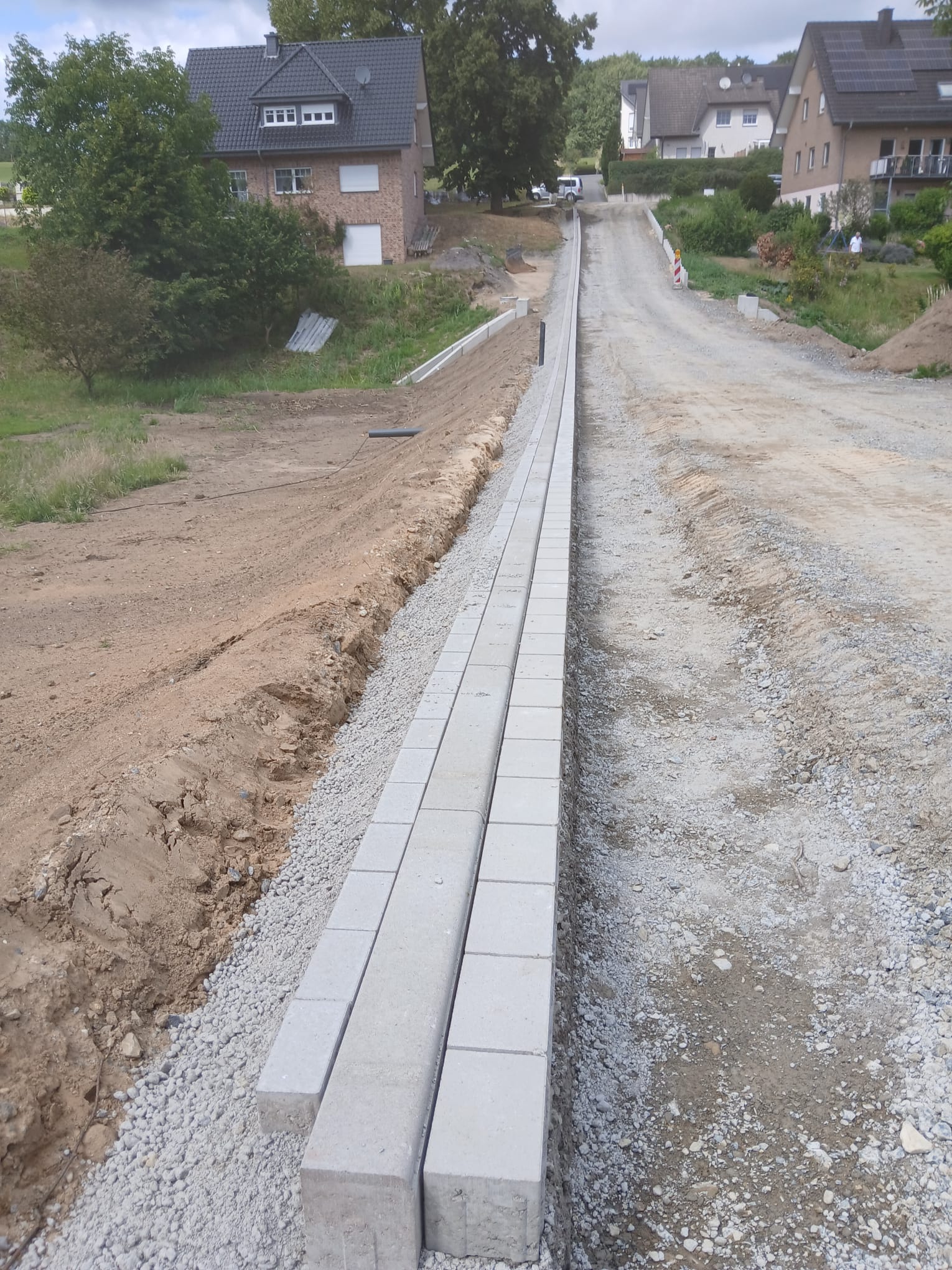 Straßensanierung mit Randsteinen